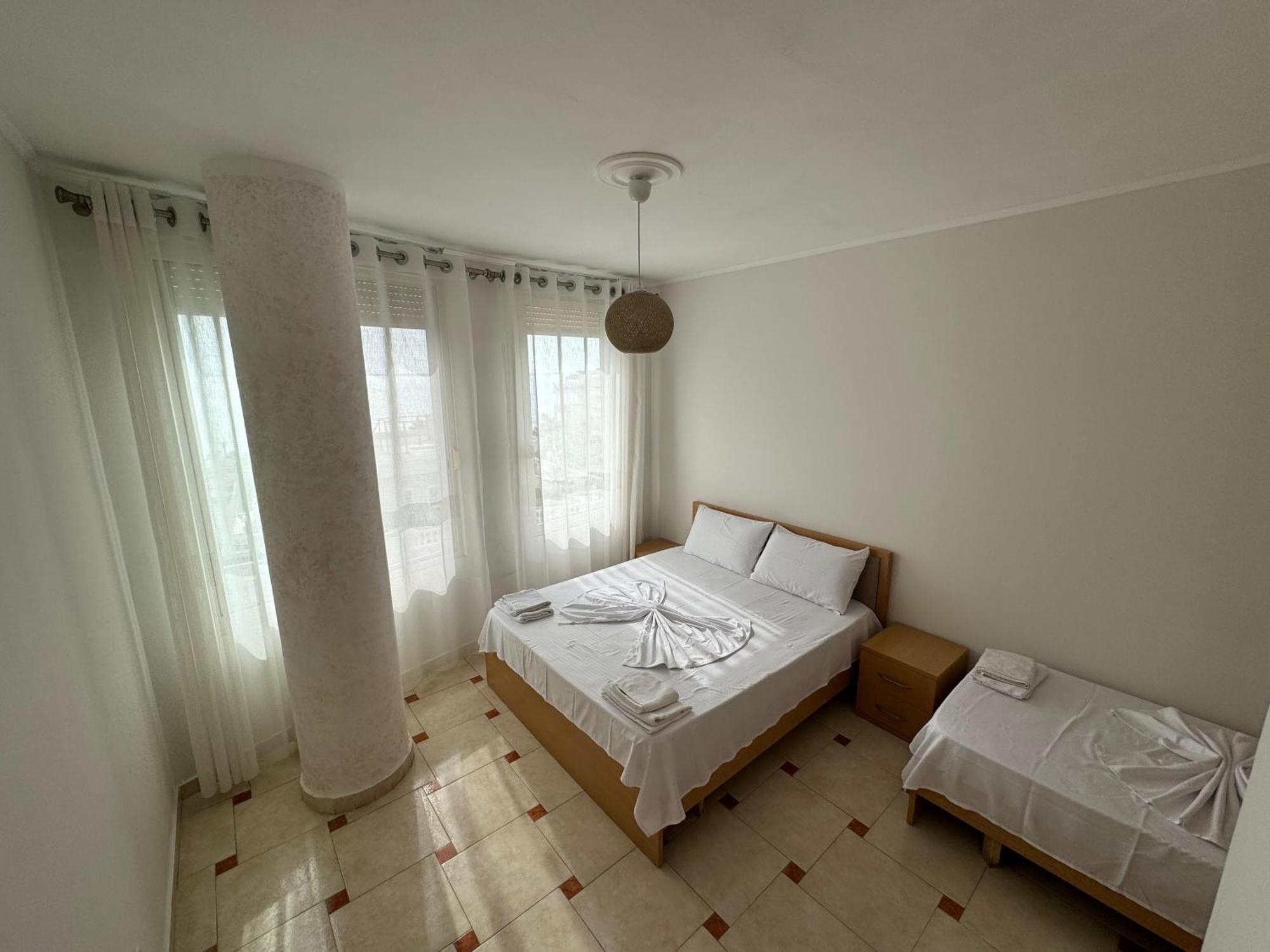 Sea View Shkembi I Kavajes Appartement *